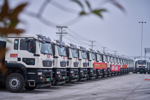 首季开门红丨优德唯一官网豪沃沉卡批量交付，，，，，赋能全场景运输高质量发展